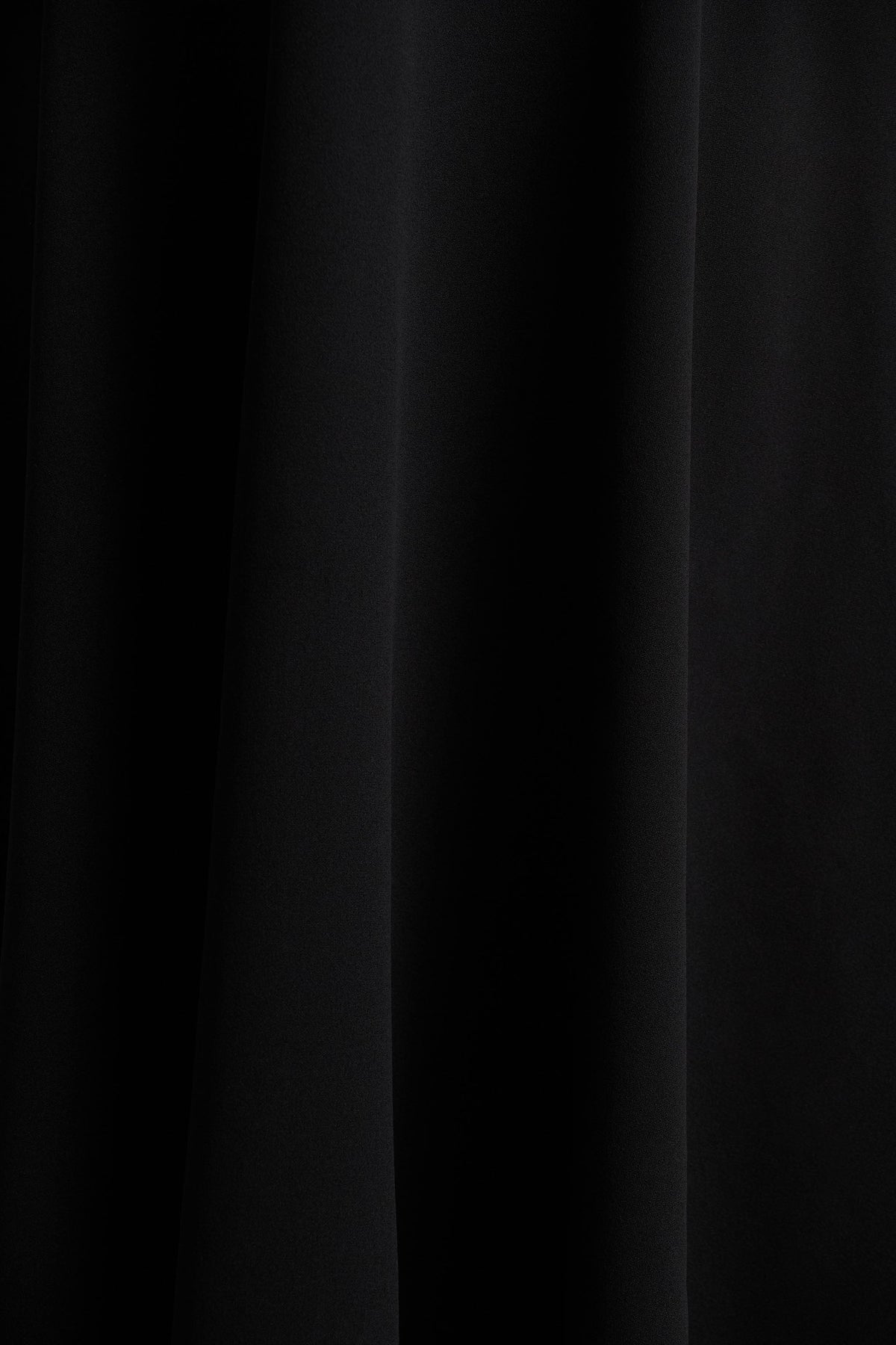 Andromeda | Black Sweetheart-Neck Midi Dress